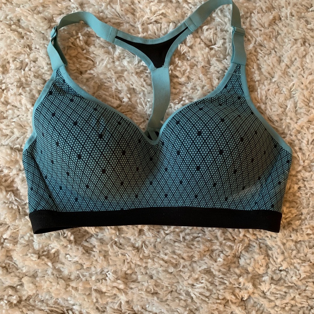 Victoria’s Secret Incredible sports bra 34 C